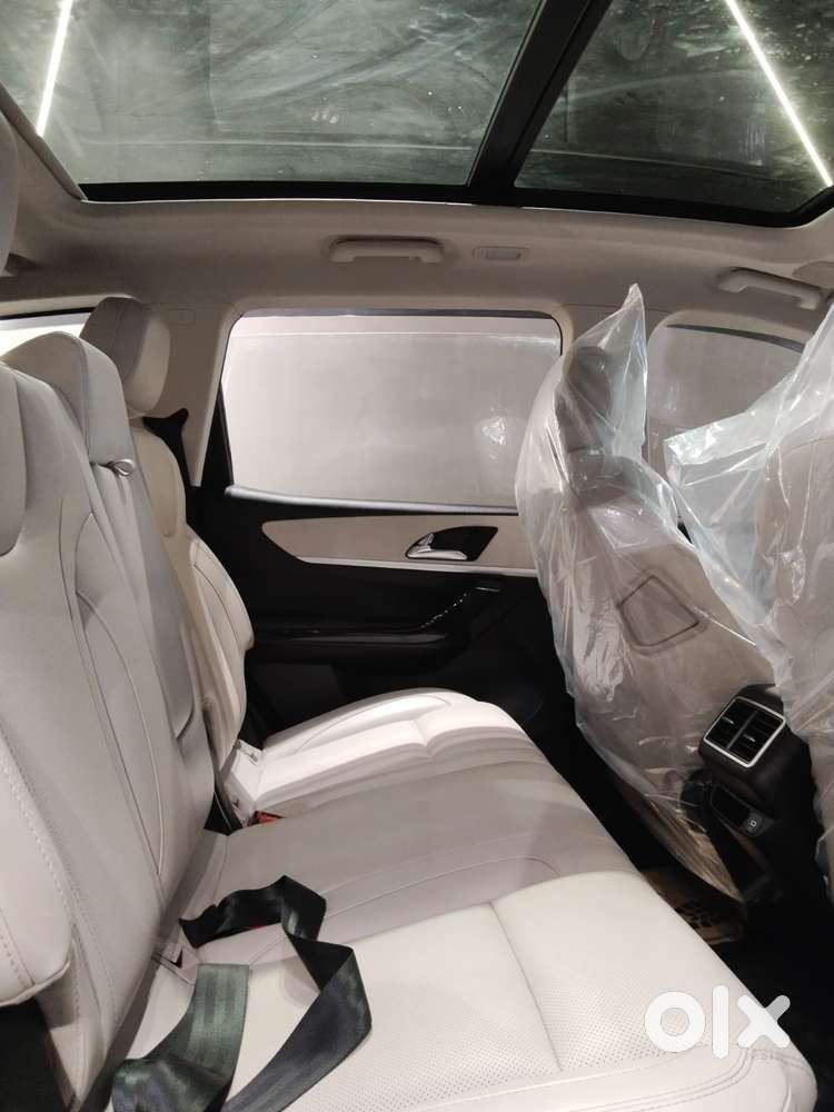 Mahindra Xuv700 2.0 Ax 7 Petrol At Luxury Pack Str, 2023, Petrol