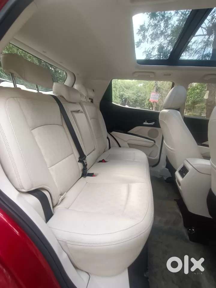 Mahindra Xuv 3xo Ax7l 1.2 Petrol At (pg), 2026, Petrol