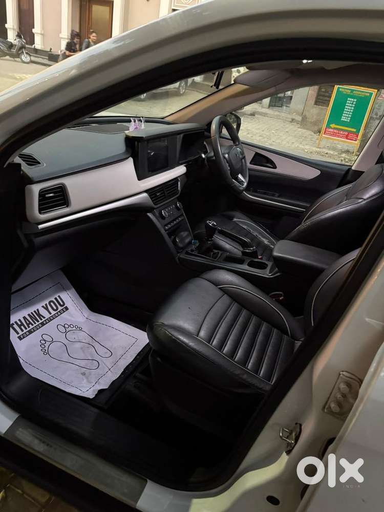 Mahindra Xuv700 2022 Petrol 65000 Km Driven