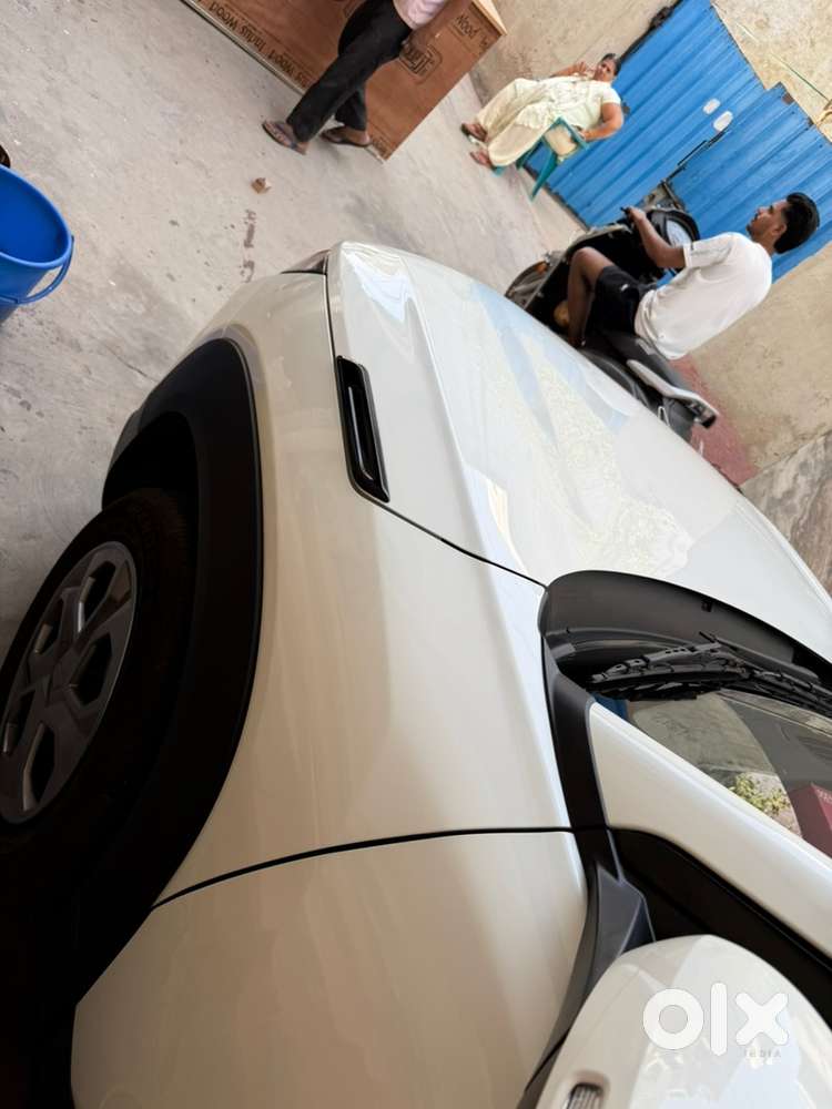 Maruti Brezza Lxi 2025