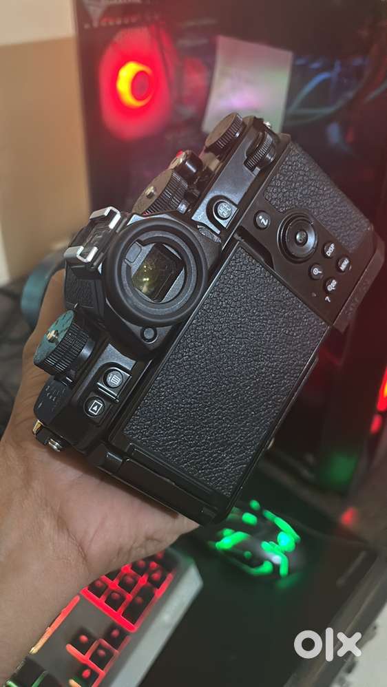 Nikon zf full frame mirrorless camera with 35 mm lens