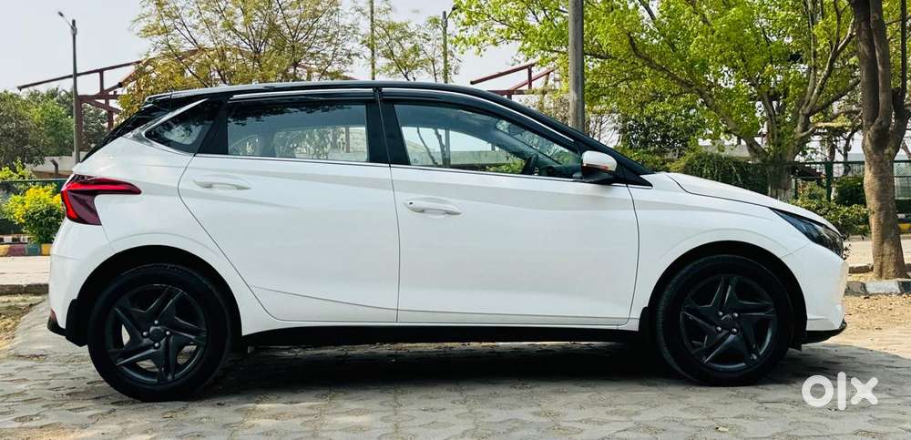 Hyundai I20 Sportz 1.2 Ivt Dual Tone, 2023, Petrol