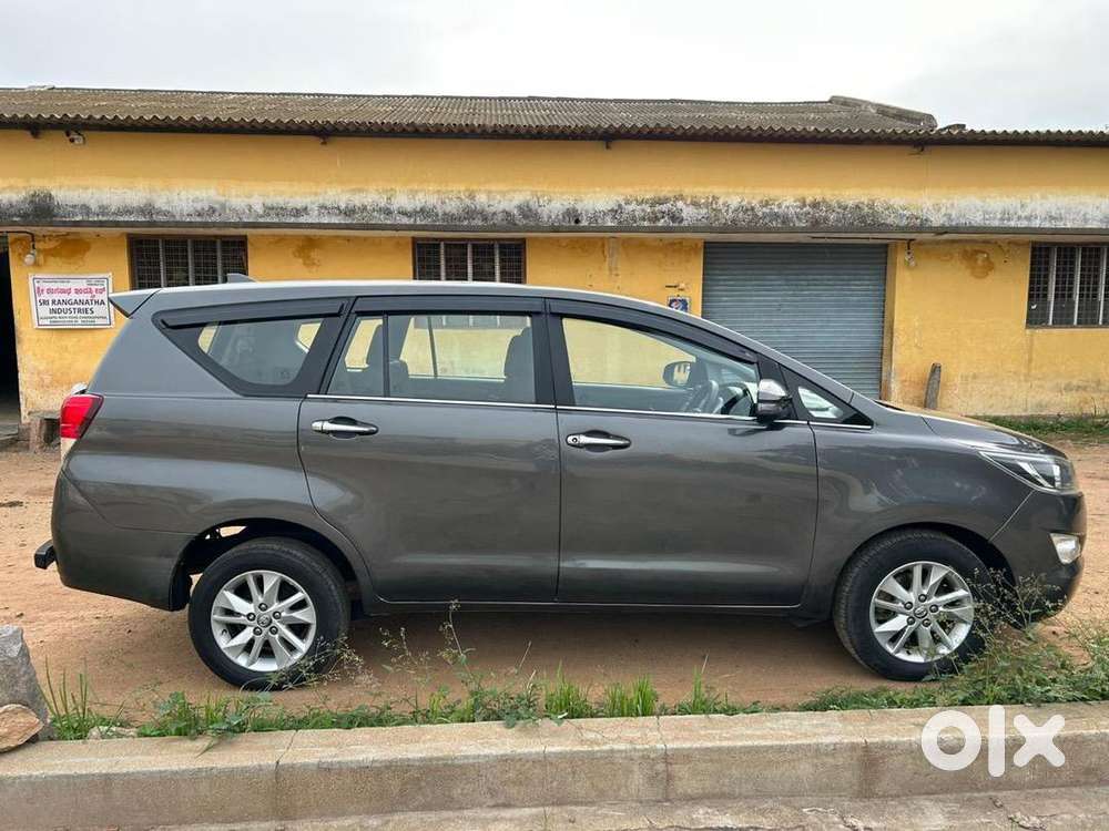 Toyota Innova Crysta 2.4g 2018 Diesel 100000 Km Driven