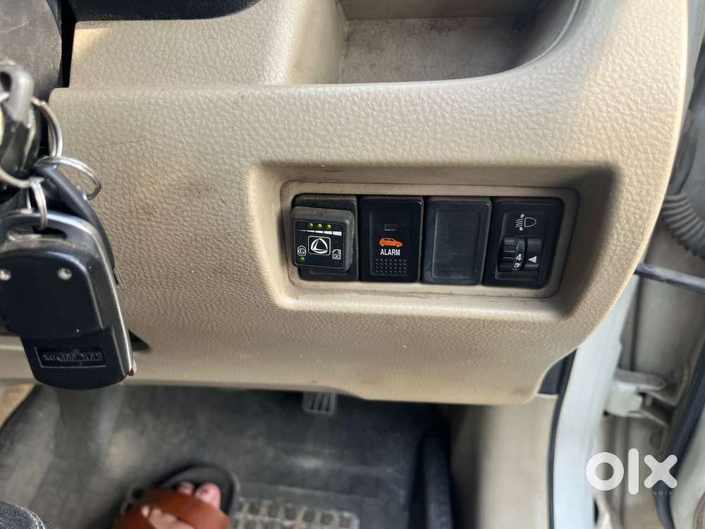 Maruti Suzuki Swift Dzire Lxi Option, 2017, Cng & Hybrids