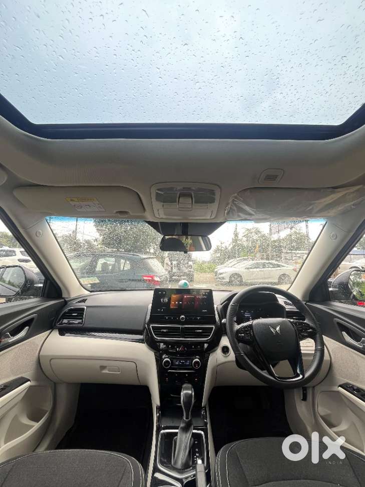 Mahindra Xuv 3xo Ax5 Pm At, 2024, Petrol