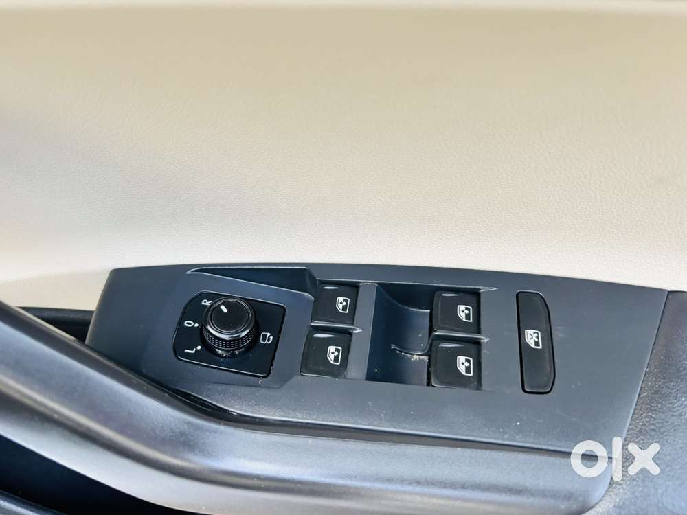 Skoda Slavia Style 1.0l Tsi At, 2023, Petrol