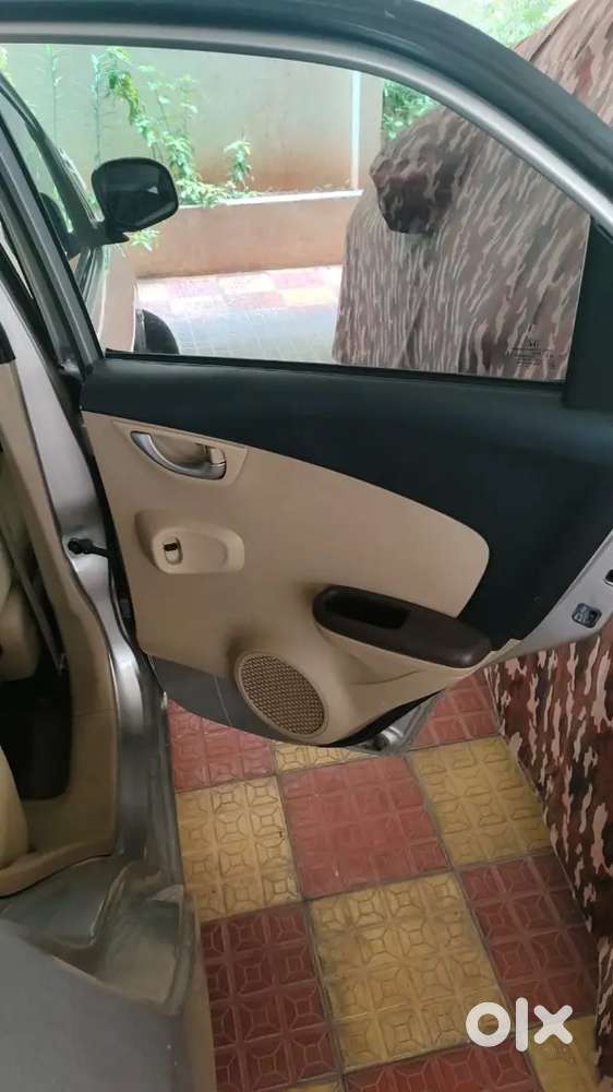 Honda Brio V Automatic 2012