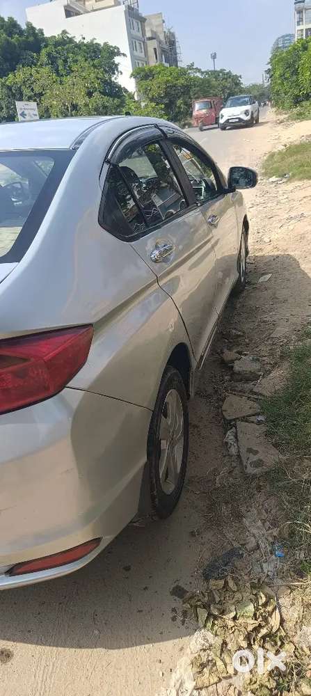 Honda City 2015 Diesel  &ndash;  ₹4.30 Lakh