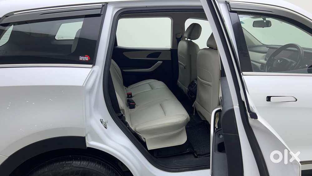 Mahindra Xuv700 2.0 Ax 3 Petrol Mt 5 Str, 2022, Petrol