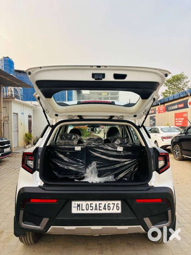 Mahindra Xuv 3xo Ax5 Pm At, 2025, Petrol