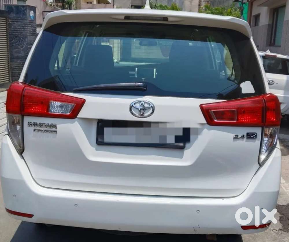 Toyota Innova Crysta - 2.4zx Mt