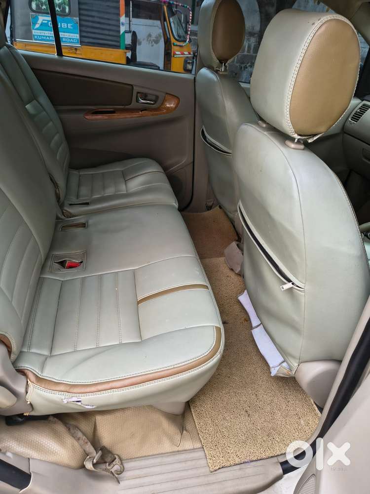 Toyota Innova Crysta 2.4 V 7 Str, 2012, Diesel