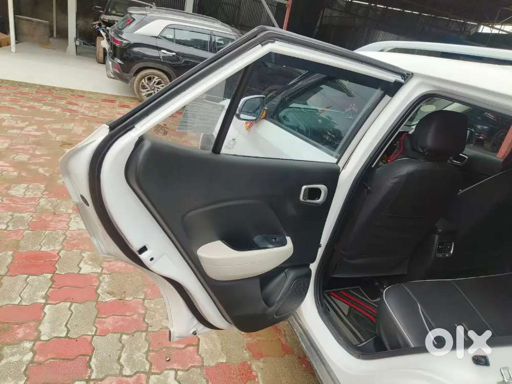 Hyundai Venue Petrol Manual 2025