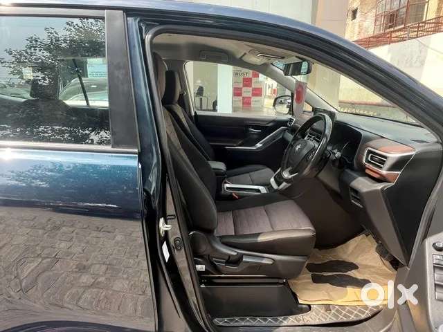 Toyota Innova Hycross 2.0 Vx Hybrid 7 Str, 2023, Petrol