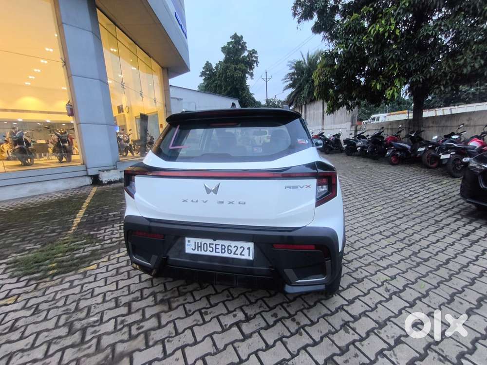 Mahindra Xuv 3xo Mx1 Pm Mt, 2025, Petrol
