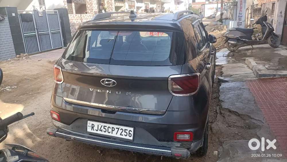Hyundai Venue 2021 Petrol 32000 Km Driven
