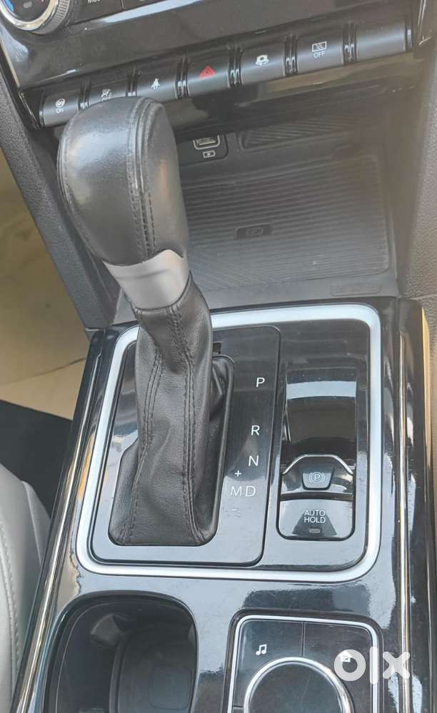 Mahindra Xuv700 2.0 Ax 7 Petrol At Str, 2024, Petrol