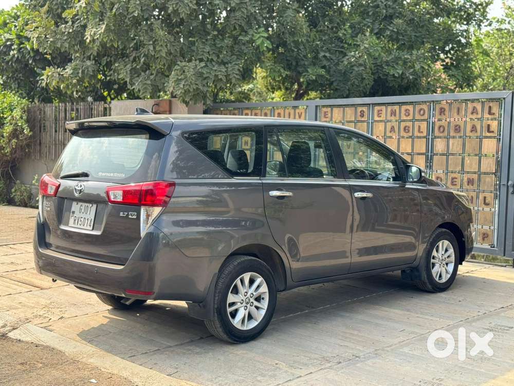 Toyota Innova Crysta 2.4 V, 2016, Petrol