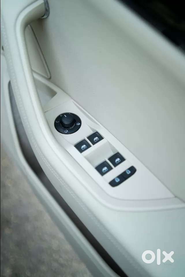 Skoda Superb 2.0 L&k Tsi At, 2023, Petrol