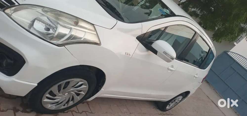 Maruti Suzuki Ertiga 2018 Cng & Hybrids 126585 Km Driven Like New.