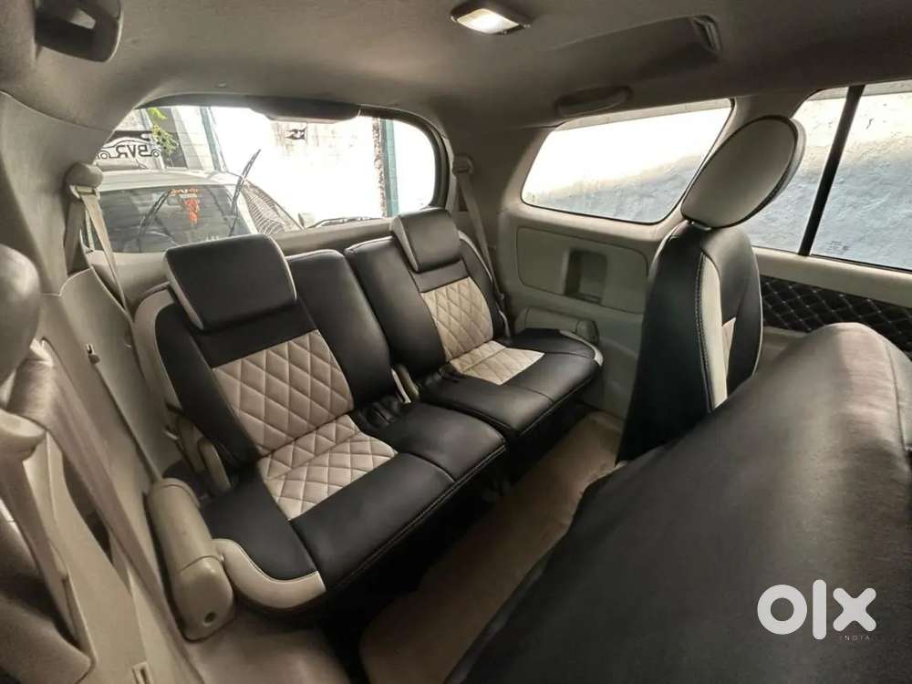 Innova (2012) 2.5 V 7 Seater