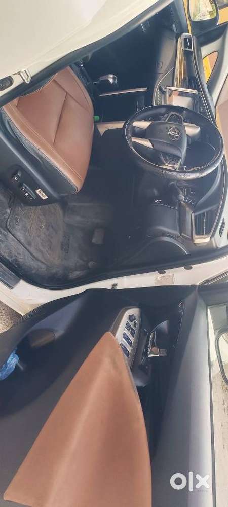 Toyota Innova Crysta 2.8 Zx At 7 Seater, 2017