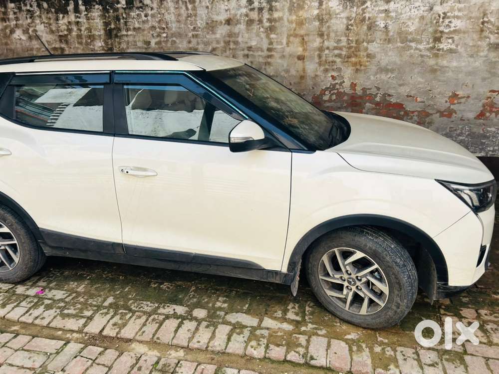 Mahindra Xuv300 2023 Petrol Well Maintained