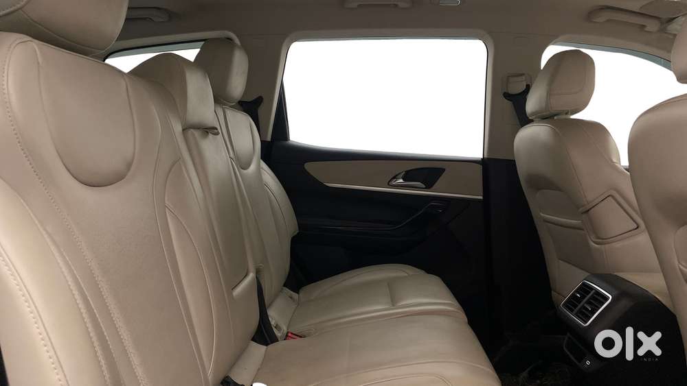 Mahindra Xuv700 2.0 Ax 7 Petrol At Luxury Pack Str, 2023, Petrol