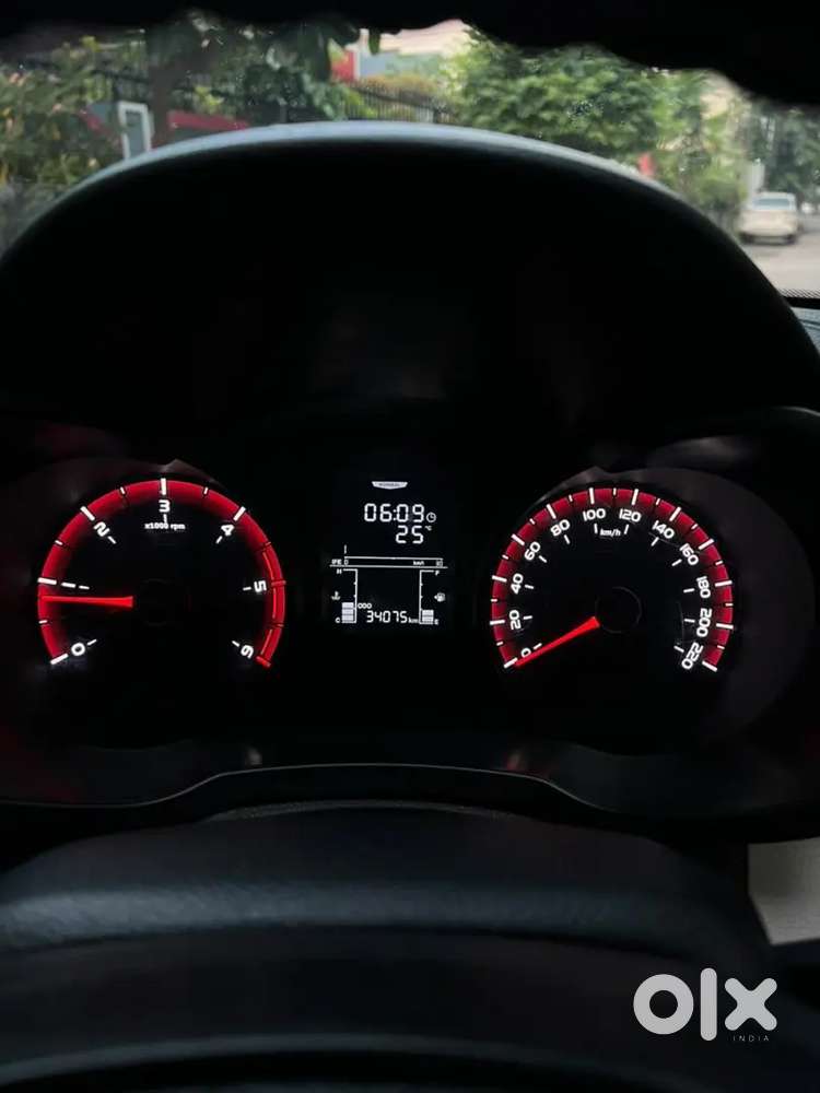 Mahindra Xuv300 (o) Sunroof Diesel 2022