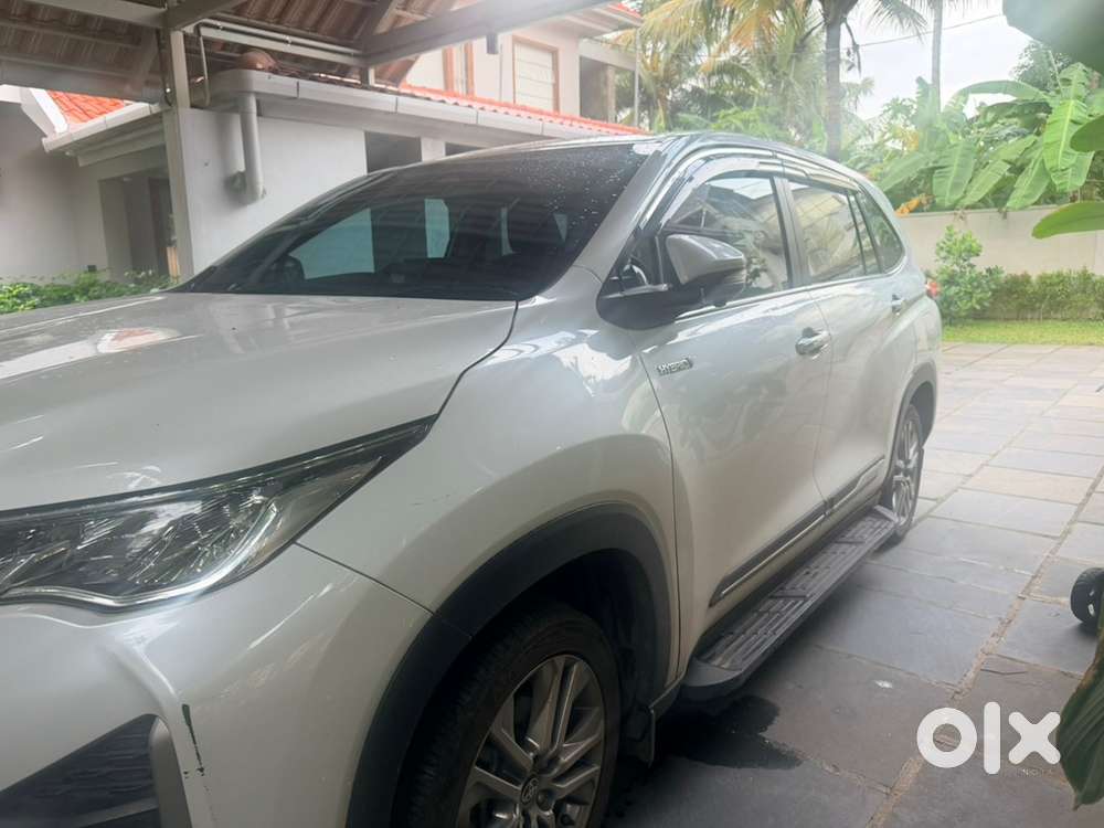 Toyota Innova Hycross 2024