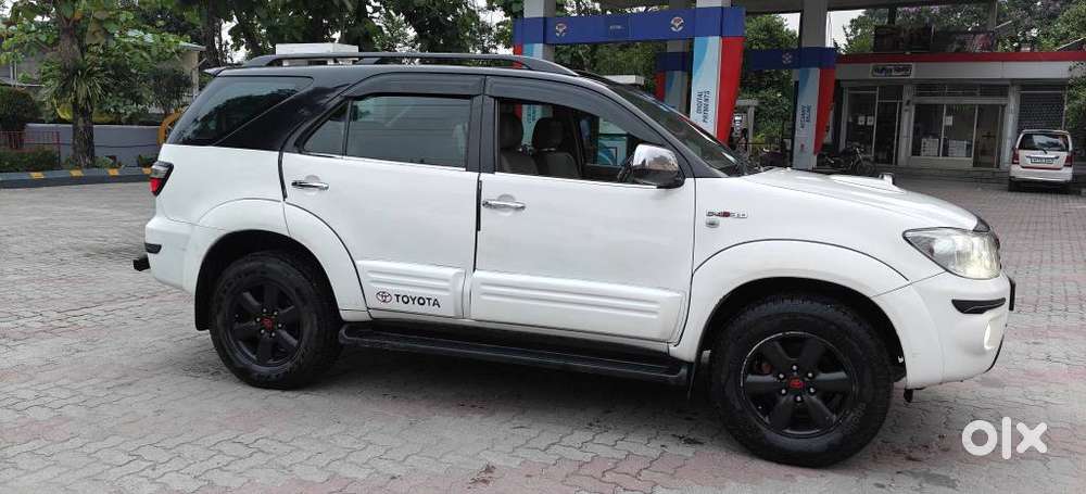 Toyota Fortuner 4x4 Manual Limited Edition, 2010, Diesel