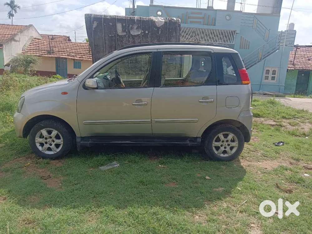 Mahindra Quanto C8 Diesel 2012