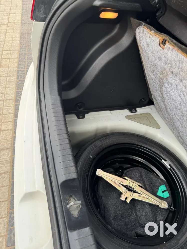 Anand Nagar B No 9 Gali Vich Khadi Ah Ik Sall Di Likh K Guarante Devag