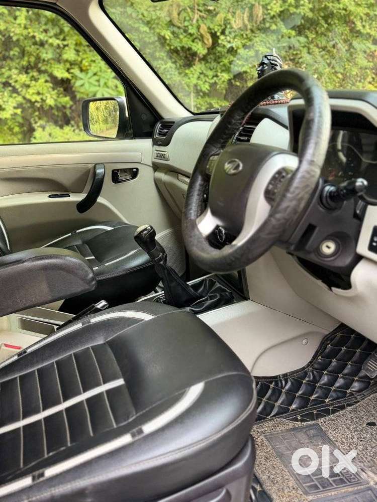 Mahindra Scorpio S10, 2017