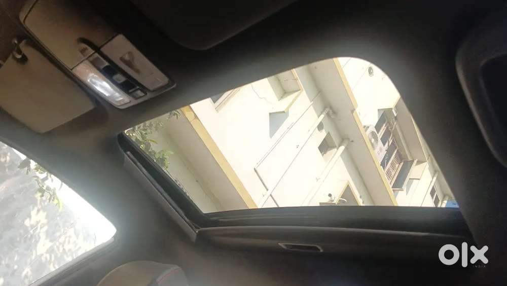 Top End Car With Sunroof