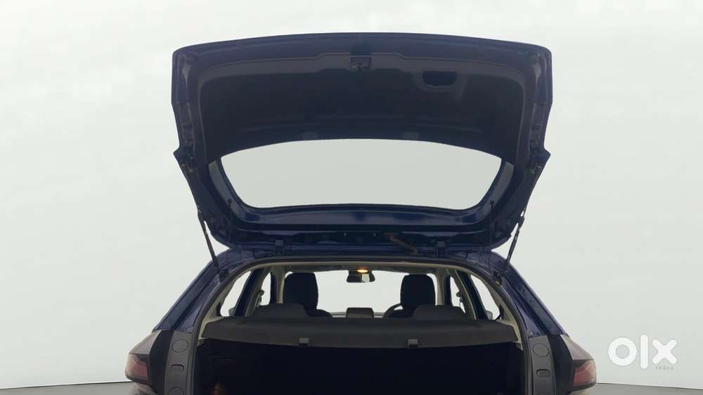 Tata Altroz 1.2 Xta Petrol Dct, 2022, Petrol