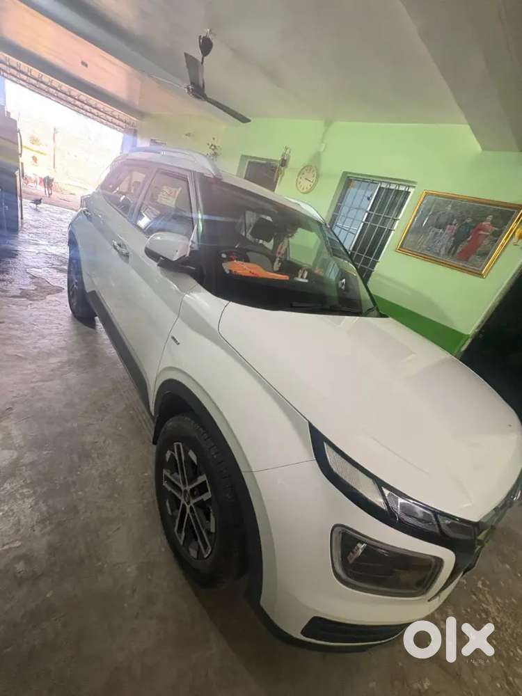Hyundai Venue 2023 Petrol Well Maintained
