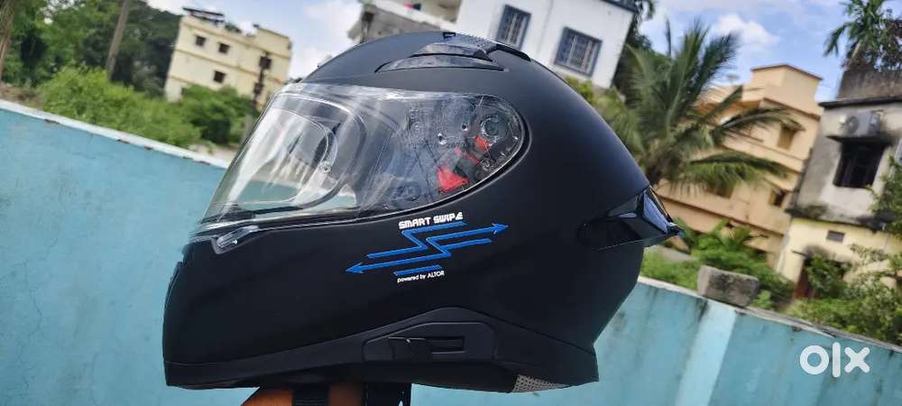 BRAND NEW 5 MONTHS AXOR ALTOR SMART BLUETOOTH HELMETS AVAILABLE NO USE