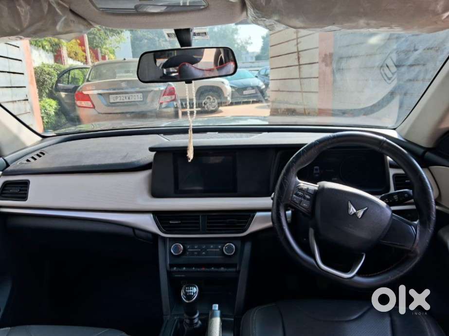 Mahindra Xuv700 2.2 Mx Diesel Mt 5 Str, 2022, Diesel