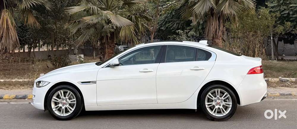 Jaguar Xe Portfolio, 2019, Petrol