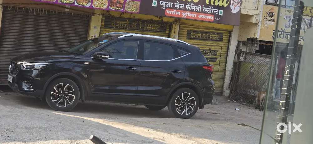 Mg Astor Savy Pro Red Interior