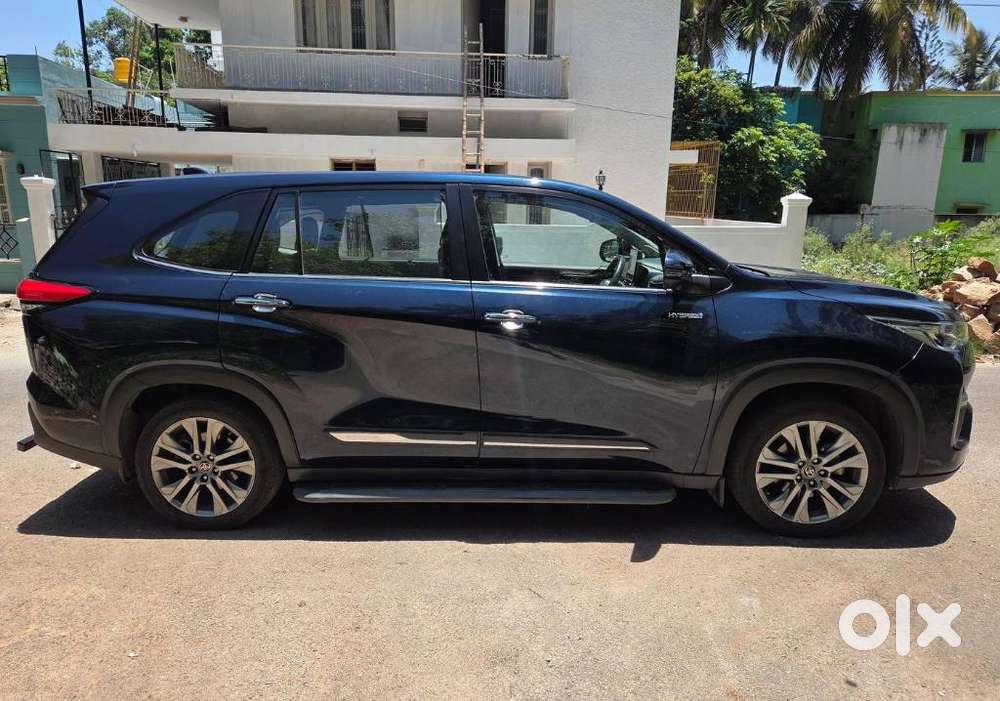 Toyota Innova Hycross 2.0 Zx Hybrid 7 Str, 2023, Petrol