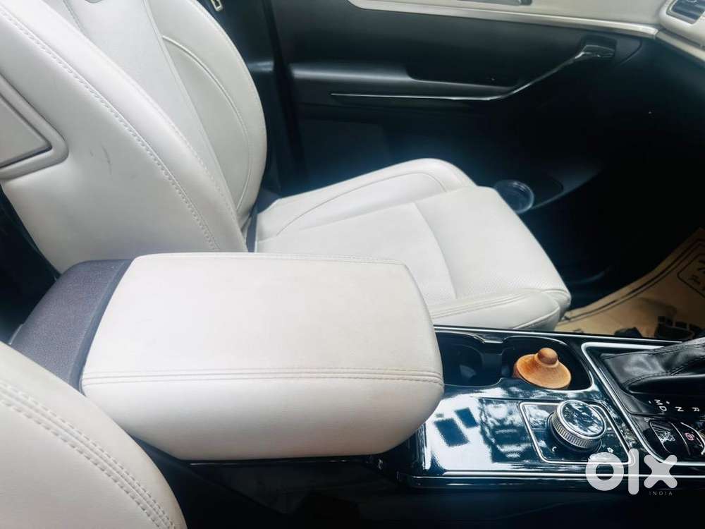 Mahindra Xuv700 7seater Luxury Top Model Petrol 2022 Automatic