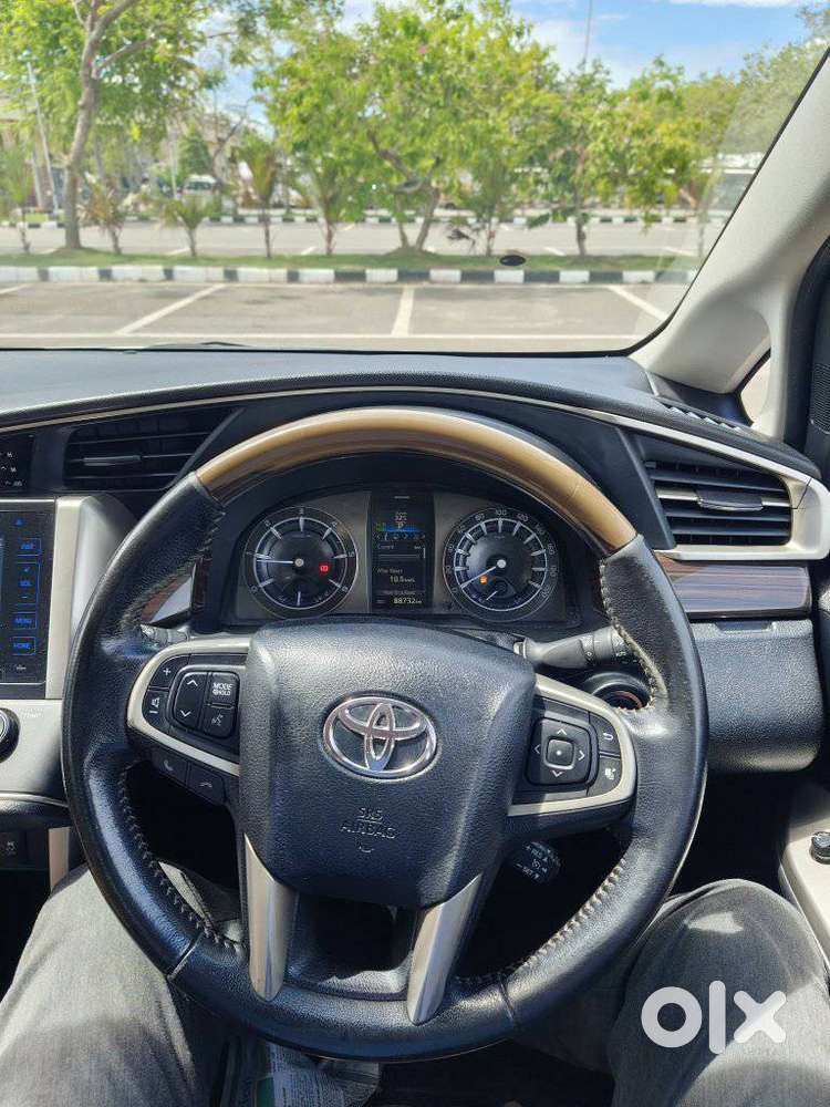 Toyota Innova Crysta 2.8z Automatic, 2016, Diesel