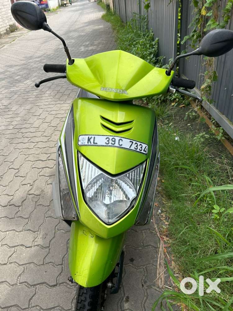Honda Dio 2011 model Scooters 1823688241