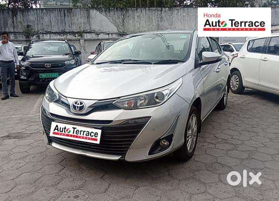Toyota Yaris V Cvt, 2018, Petrol