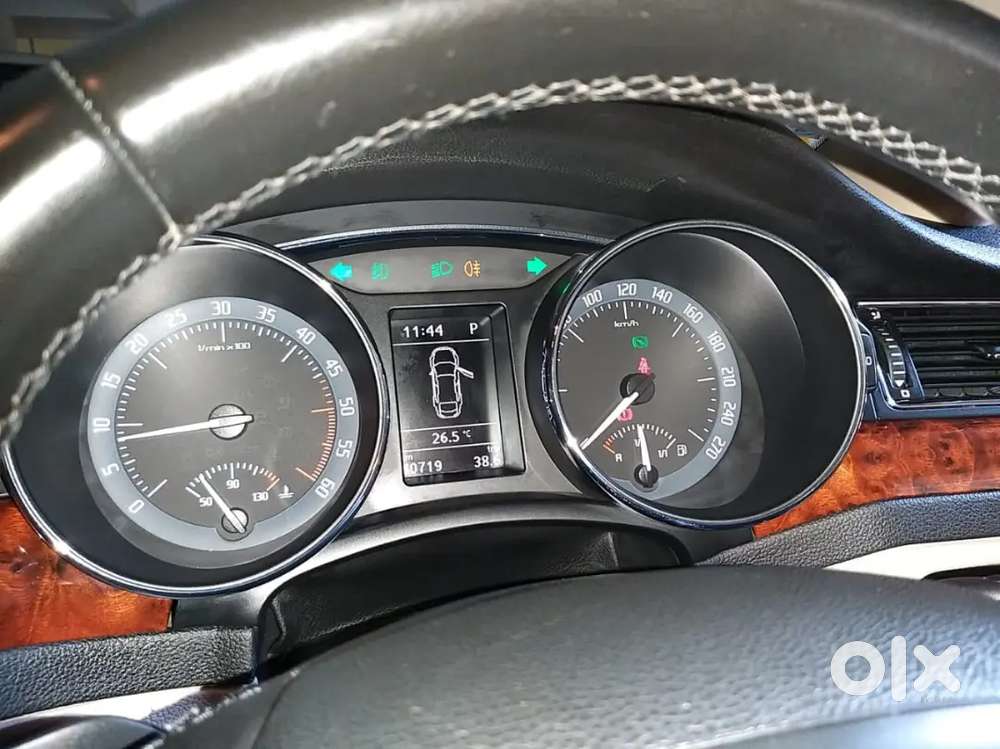Skoda Superb 2011 Diesel 80000 Km Driven
