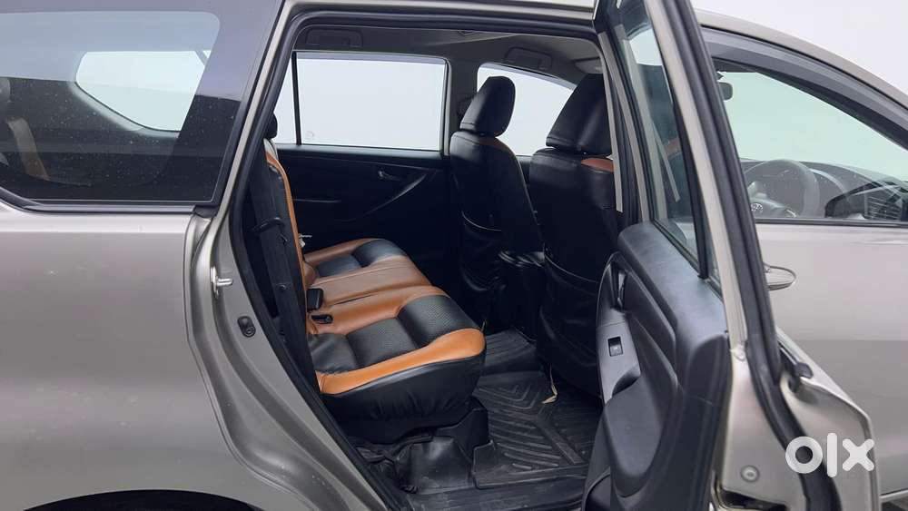 Toyota Innova Crysta 2.4 G Mt 8s, 2016, Diesel