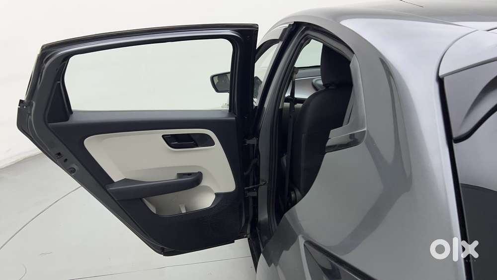 Tata Altroz 1.2 Xt, 2022, Petrol