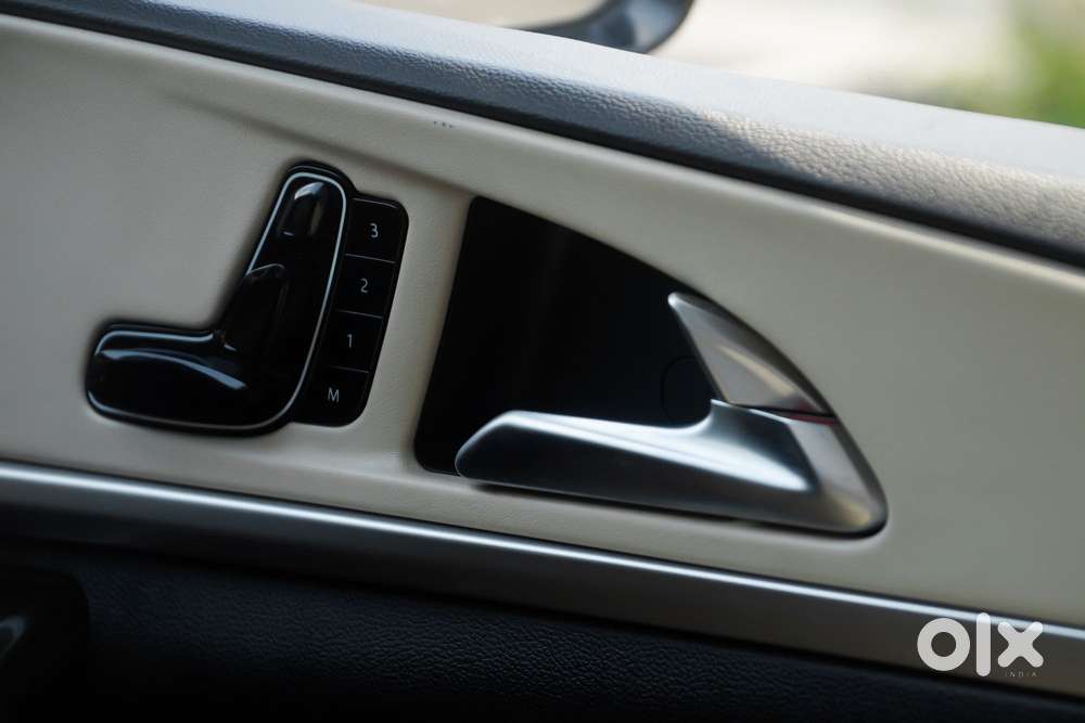 Mahindra Xuv700 2.0 Ax 7 Petrol At Luxury Pack Str, 2024, Petrol